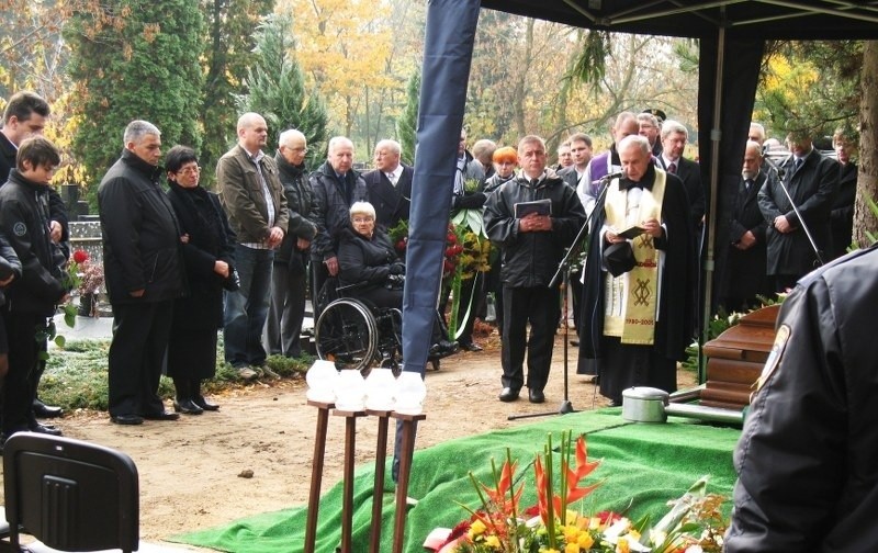 Ostatnie pożegnanie Zdzisława Rozwalaka na cmentarzu...