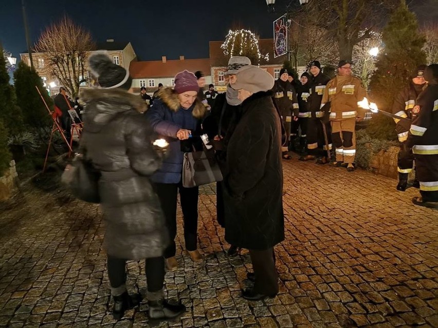 Mieszkańcy Gniewkowa spotkali się na Rynku, by wspólnie...