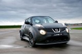 Nissan Juke-R na torze wyścigowym [FILM]