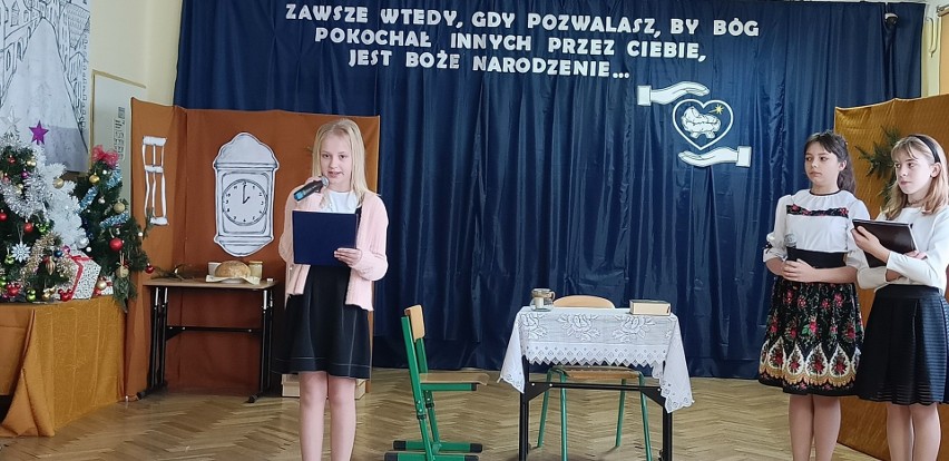 W szkole w Mydłowie zamiast jasełek wystawili spektakl świąteczny oparty na opowiadaniu Lwa Tołstoja. Zobaczcie zdjęcia