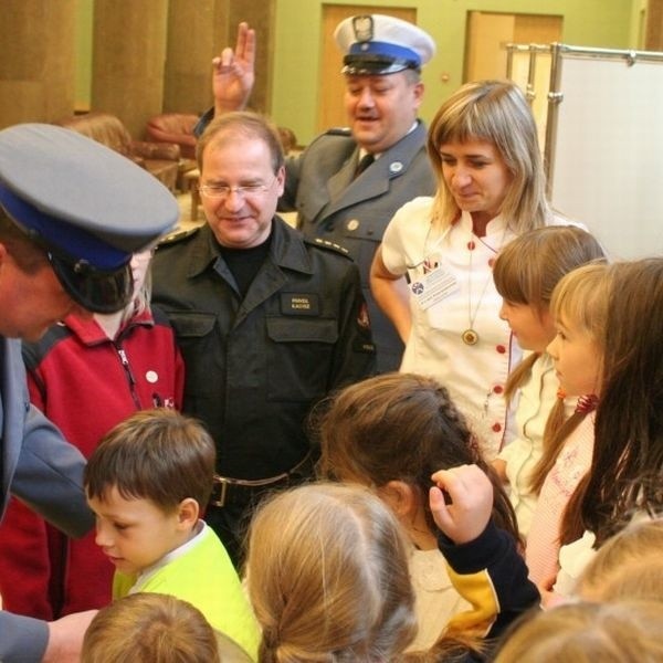 Nauka poprzez zabawę. Tę zasadę wyznają nasi eksperci, a korzystają na tym przede wszystkim Pierwszaki.