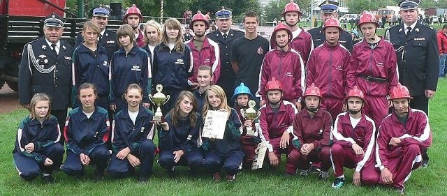 Drużyny pożarnicze dziewcząt i chłopców z Nowego Korczyna fetowały w minioną niedzielę w Busku zdobycie tytułów mistrza powiatu &#8211; teraz chcą powtórzyć ten sukces w mistrzostwach województwa.