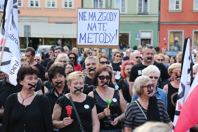 Jeden z protestów KOD-u na placu Solnym