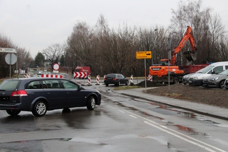 W Dąbrowie Górniczej prace remontowe na al. Zagłębia...