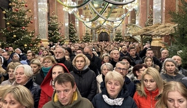 Pasterka na Jasnej Górze z udziałem tysiąca wiernych, nie tylko z Częstochowy. Zobacz kolejne zdjęcia. Przesuwaj zdjęcia w prawo - naciśnij strzałkę lub przycisk NASTĘPNE