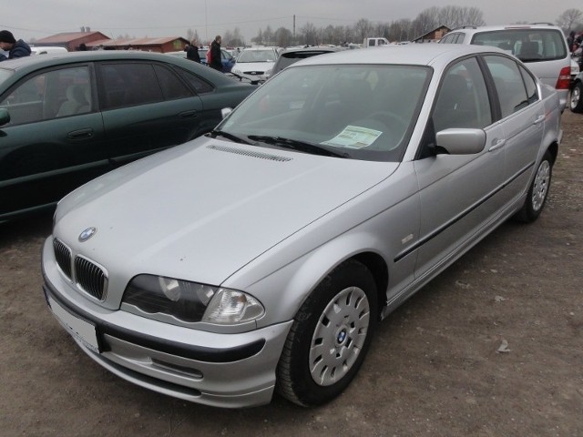 1. BMW 320Silnik 2,0 diesel, rok produkcji 1998, cena ok. 10000 zł.http://get.x-link.pl/7942af38-b702-bd05-845b-0a216b794791,c67ae2dc-2015-7981-81f3-2ad00a86ddff,embed.html