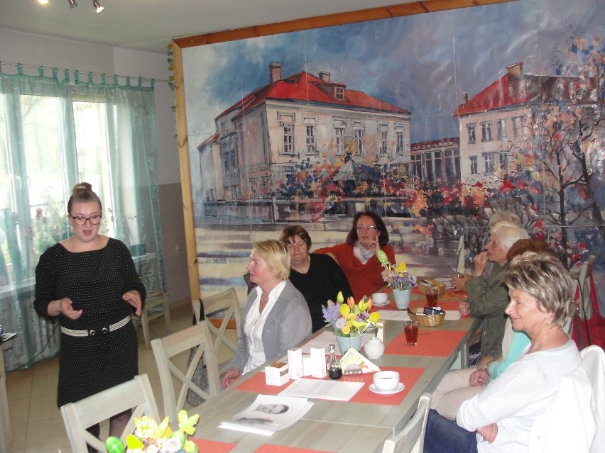 Warsztaty kulinarne, teatralne, językowe i urody. Seniorzy szkolą się i dbają o siebie 