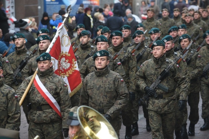 Toruń obchodzi 101. rocznicę odzyskania niepodległości przez...