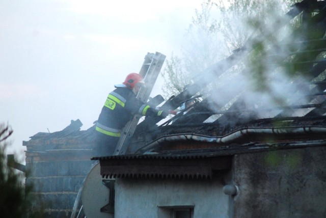 Pożar w Suchorzewku: Dwie rodziny straciły dach nad głową