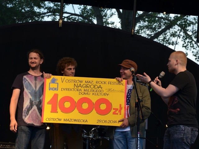 Zespół otrzymał nagrodę finansową w wysokości 1000 zł ufundowaną przez Dyrektora Miejskiego Domu Kultury. Na zakończenie festiwalu zwycięzca dał krótki koncert.