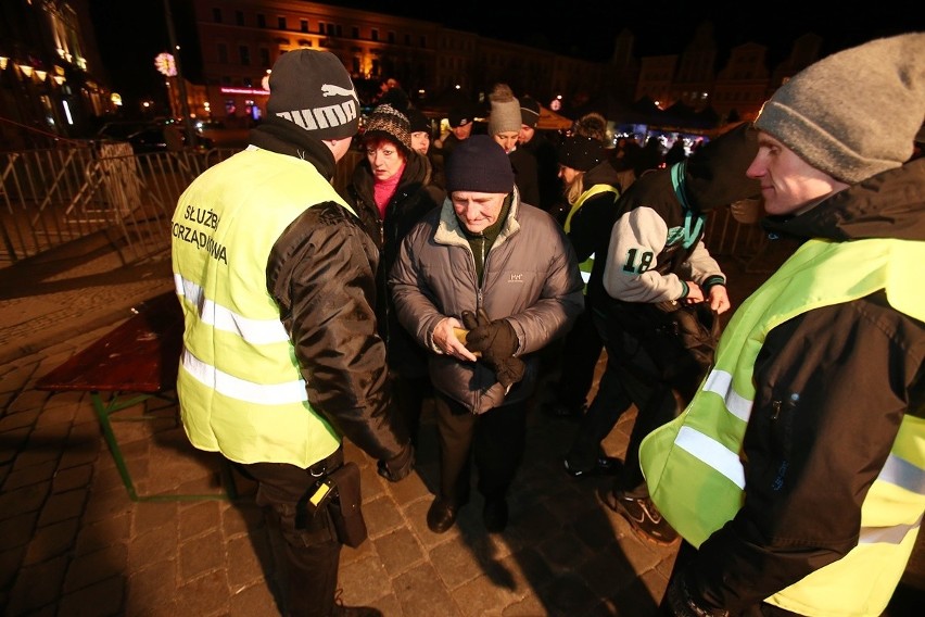 Sylwester z Dwójką na Rynku we Wrocławiu. Tak przywitaliśmy Nowy Rok (ZDJĘCIA)