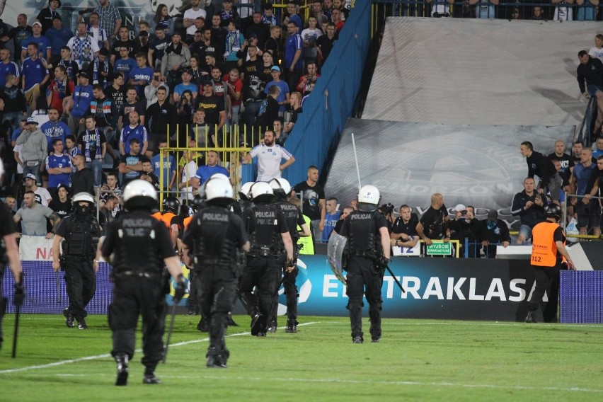 Zadyma w Chorzowie po meczu Ruch - Górnik Łęczna. Smutne pożegnanie z Ekstraklasą ZDJĘCIA