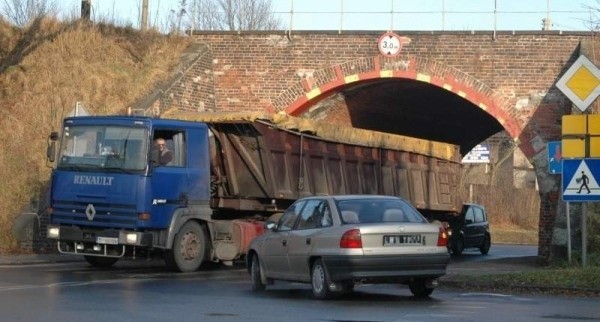 Ruch pod oleskim wiaduktem odbywa się już normalnie