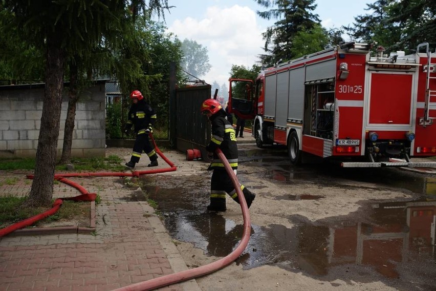 Pożar garaży w Czyżynach [ZDJĘCIA]