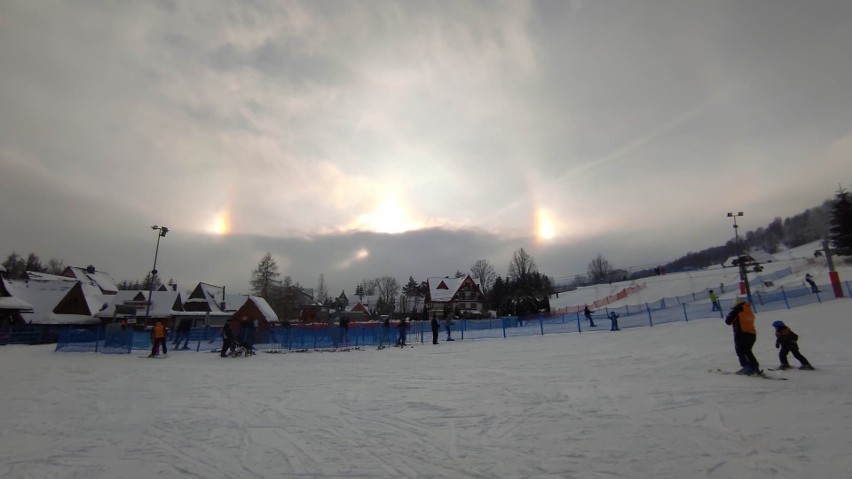 Efekt Halo widziany ze stoku narciarskiego na zakopiańskiej...