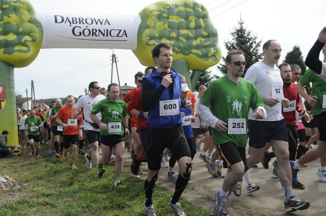 Półmaraton Dąbrowski zawsze cieszy się dużym zainteresowaniem, a chętnych do biegania nie brakuje