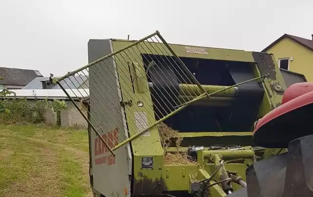 Do makabrycznego wypadku doszło we wtorek po południu. Mężczyzna stracił rękę podczas pracy na polu.