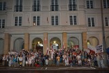 Łańcuch Światła w Kielcach przeciw zmianom w sądach. Protestowało ponad 200 osób (WIDEO, ZDJĘCIA)