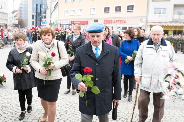 226. rocznica uchwalenia Konstytucji 3 maja. Uroczystość na pl. Wolności w Opolu.