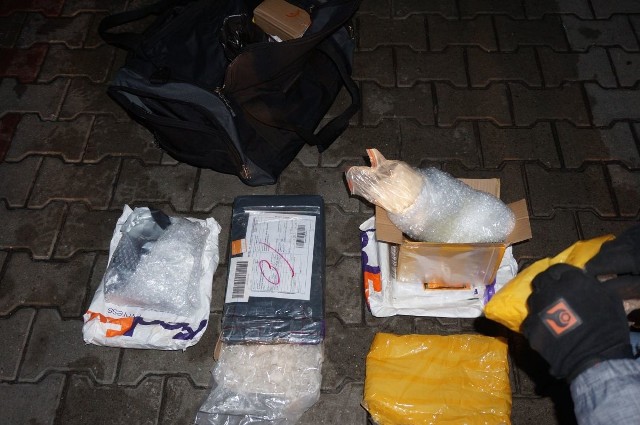 21-letni mężczyzna przemycał do Polski niemal 5 kg kokainy