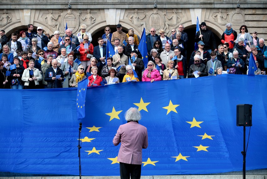 Szczecinianie świętowali wejście Polski do Unii Europejskiej i wspólnie zaśpiewali "Odę do radości" [ZDJĘCIA, WIDEO]