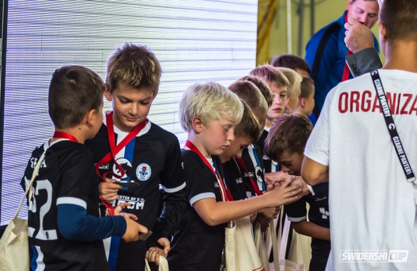 Świderski Cup 2022. Będą rywalizować najlepsze akademie piłkarskie w Polsce. Ceremonię poprowadzą Philippe Tłokiński i Josyn