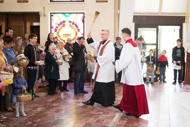 Wielkanocne święcenie pokarmów w Słupsku. Zapraszamy do galerii zdjęć.