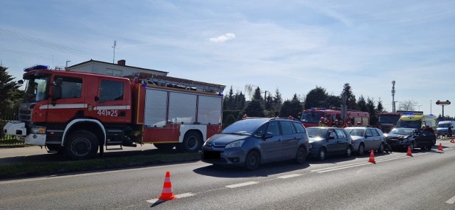 Zderzenie czterech aut na ul. Paderewskiego w Grudziądzu