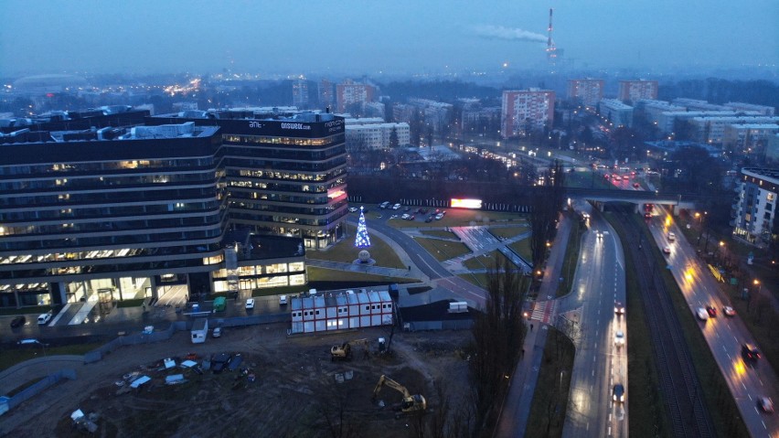 Kraków. Teren poprzemysłowy przy ul. Fabrycznej zamienił się w betonowo-szklane królestwo [ZDJĘCIA]