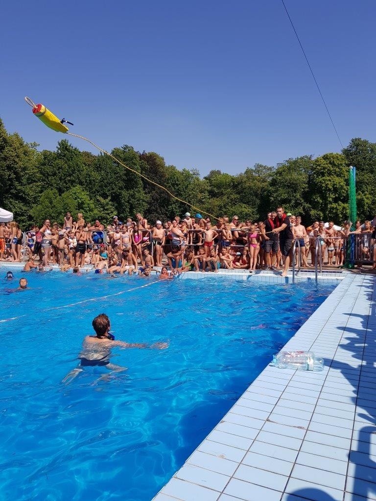 Pokazy strażaków na basenie w Bytomiu ZDJĘCIA