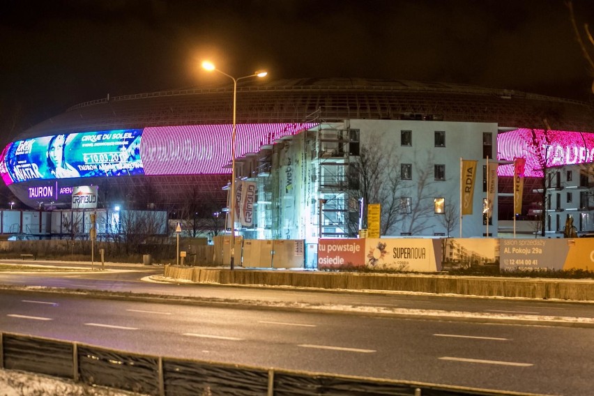 Taki widok na Tauron Arenę Kraków wyłania się od strony alei...