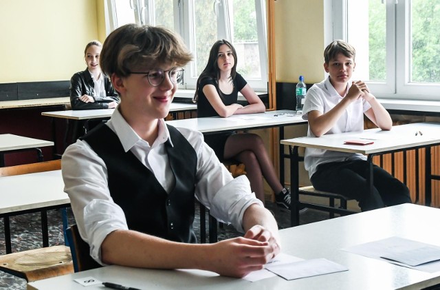 W SP nr 60 w Bydgoszczy do egzaminu ósmoklasisty przystąpiło ponad 100 uczniów.