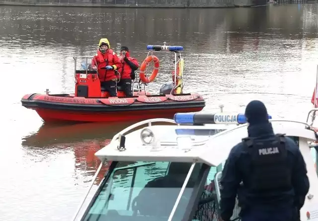 Z Odry we Wrocławiu wyłowiono ciało mężczyzny