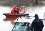 Z Odry we Wrocławiu wyłowiono ciało mężczyzny. Akcja służb przy moście Szczytnickim