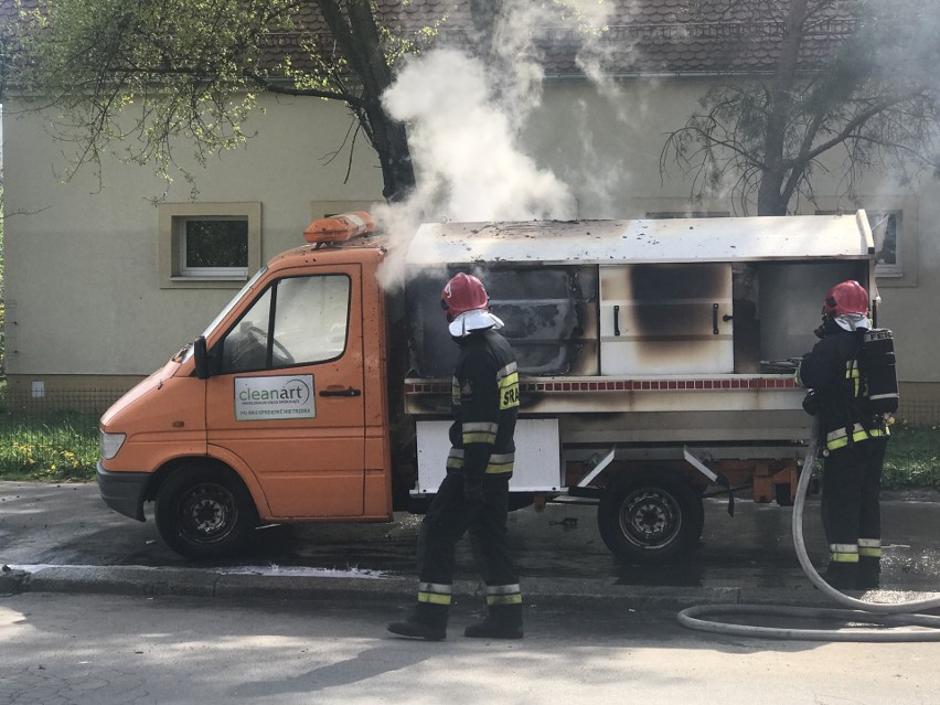 Wrocław: Pożar śmieciarki na Południu. Było dużo dymu