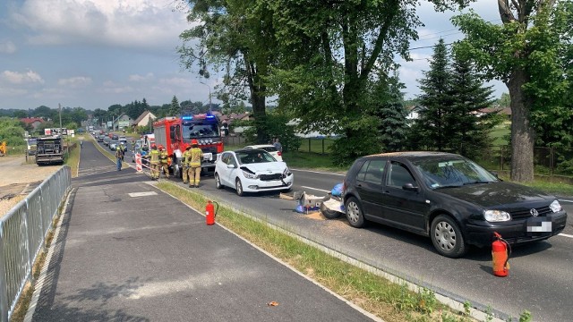 Na drodze krajowej 52 w Jaroszowicach (gm. Wadowice) doszło do zderzenia dwóch samochodów osobowych