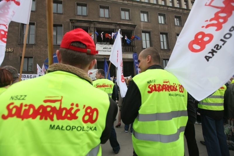 Pikieta w Nowej Hucie. Los krakowskich hutników zależy od wielkiego pieca [ZDJĘCIA]