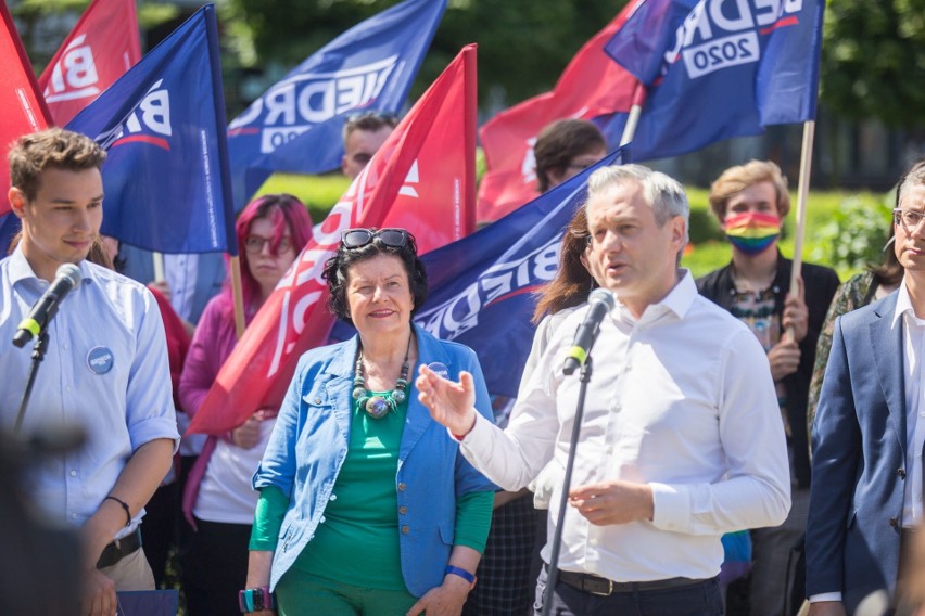 Klęska wyborcza Roberta Biedronia w Słupsku. Nawet tam, gdzie mieszkał