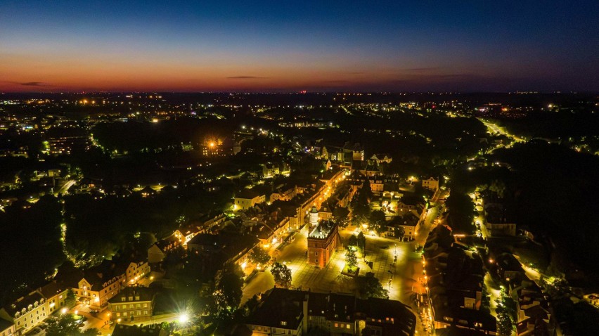 Bajkowy Sandomierz nocą - ujęcia królewskiego miasta z drona. Zobaczcie wyjątkowe zdjęcia