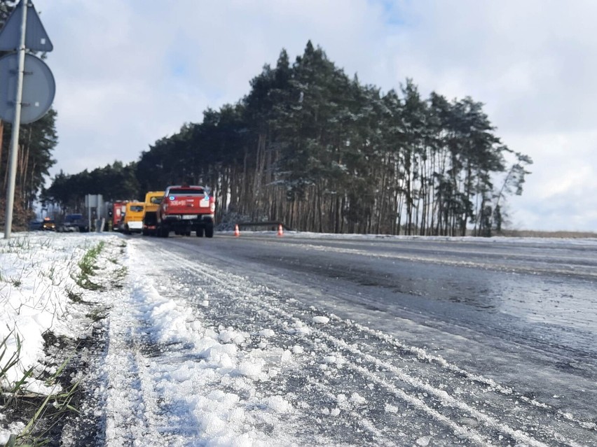 Poranny wypadek na drodze ze Śremu do Kórnika. Utrudnienia...