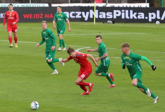 Piłkarze Radomiaka (na zielono) sprawdzą formę Jagiellonii Białystok