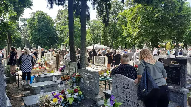 Pogrzeb Adrianny, Adriana i Bartusia odbył się w czwartek, 6 lipca 2023 roku na Cmentarzu Komunalnym we Włocławku.