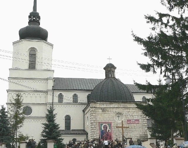 W bazylice mniejszej w Pacanowie zostanie odprawiona w niedzielę msza święta w intencji ofiar tragicznej katastrofy w Smoleńsku.