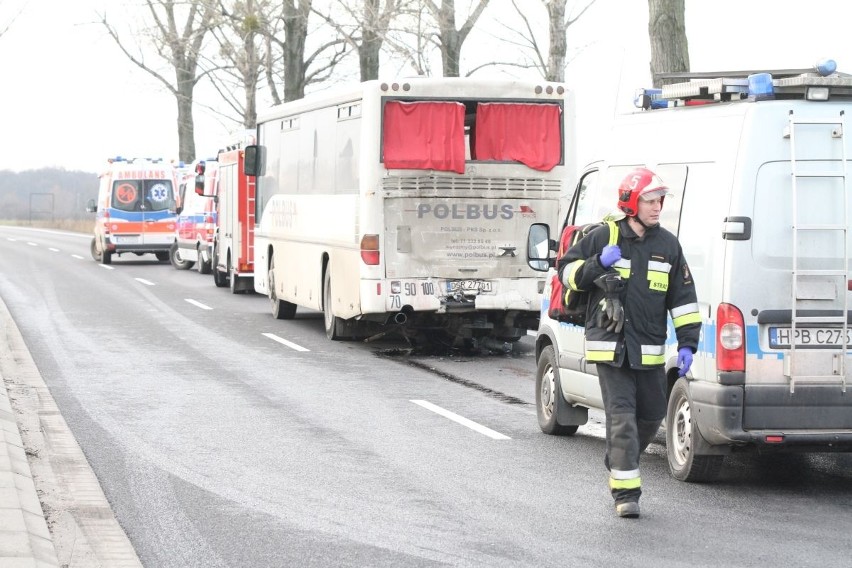 Wypadek autobusu Polbus. Wjechała w niego ciężarówka