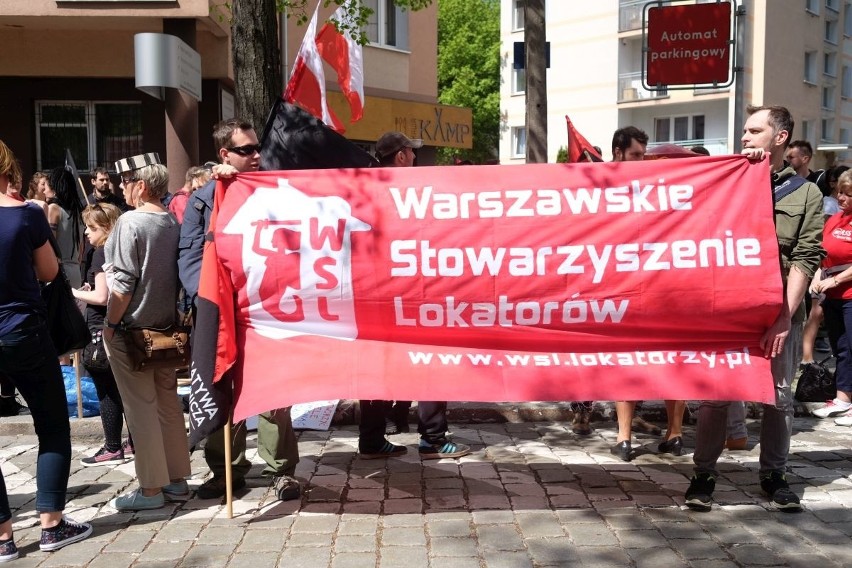 Poznań: Demonstracja przed bramą aresztu przy ul. Młyńskiej