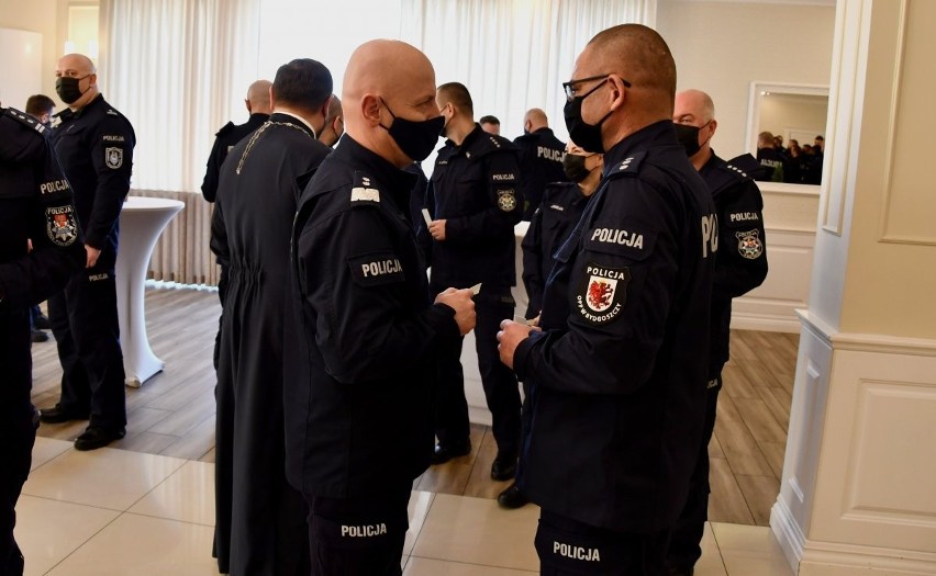 Policjanci podzielili się opłatkiem. Spotkanie wigilijne w komendzie w Bielsku Podlaskim [ZDJĘCIA]