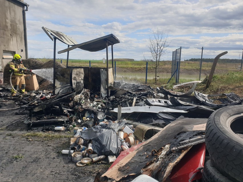 Pożar zakładu motoryzacyjnego w miejscowości Topole w...