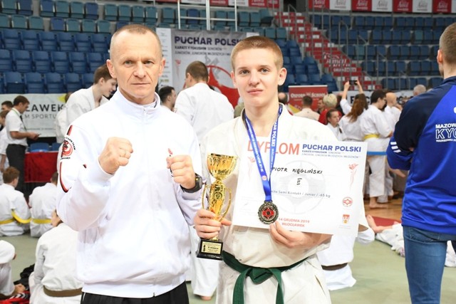 Na zdjęciu srebrny medalista Pucharu Polski Piotr Wegliński (z prawej) wraz z trenerem Andrzejem Horną.