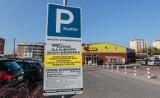 Postępowanie UOKiK dotyczące płatnych parkingów przy marketach Biedronka i Aldi. Instytucja odebrała ponad sto skarg od klientów