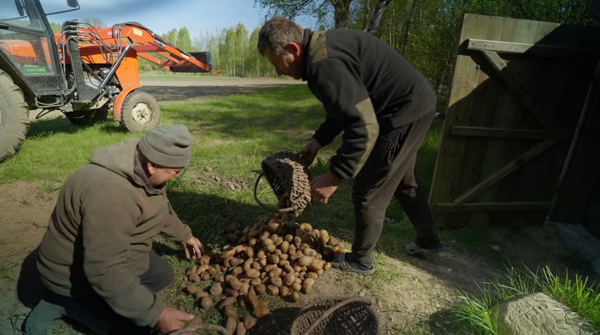 Rolnicy. Podlasie. U Andrzeja praca wre, a emocji nie...